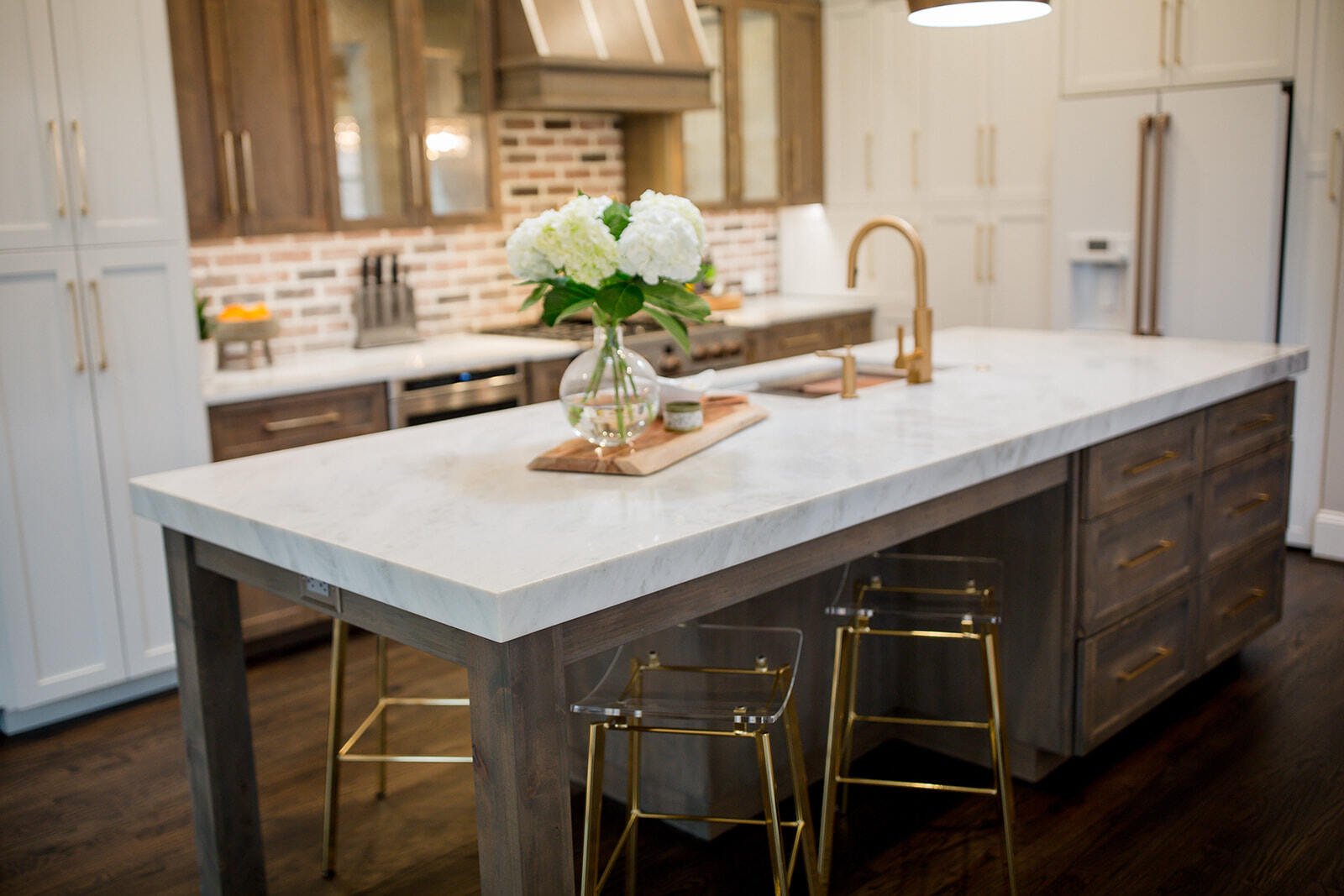 Circo White Marble Countertops & Tile