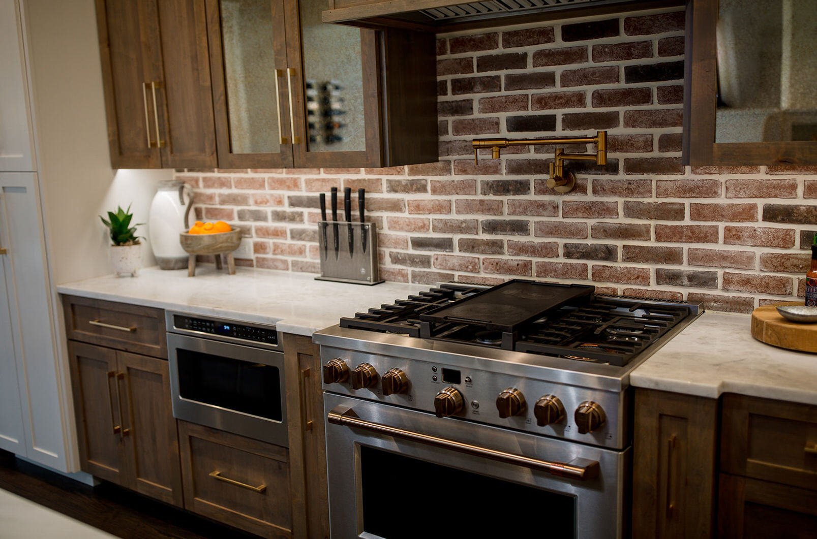Circo White Marble Countertops & Tile~mv2